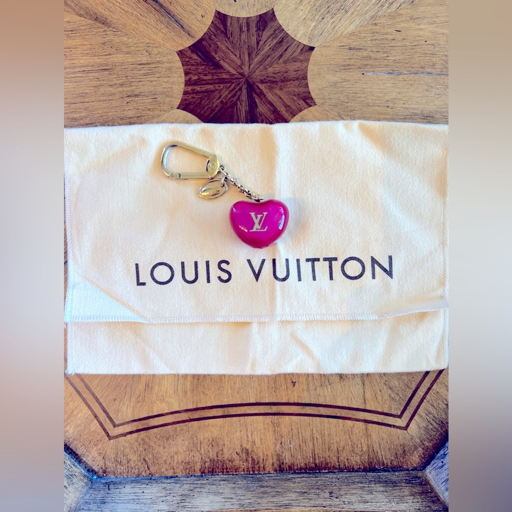 LOUIS VUITTON Portocre Pom Pink Heart Bag Charm/Key Holder M66495